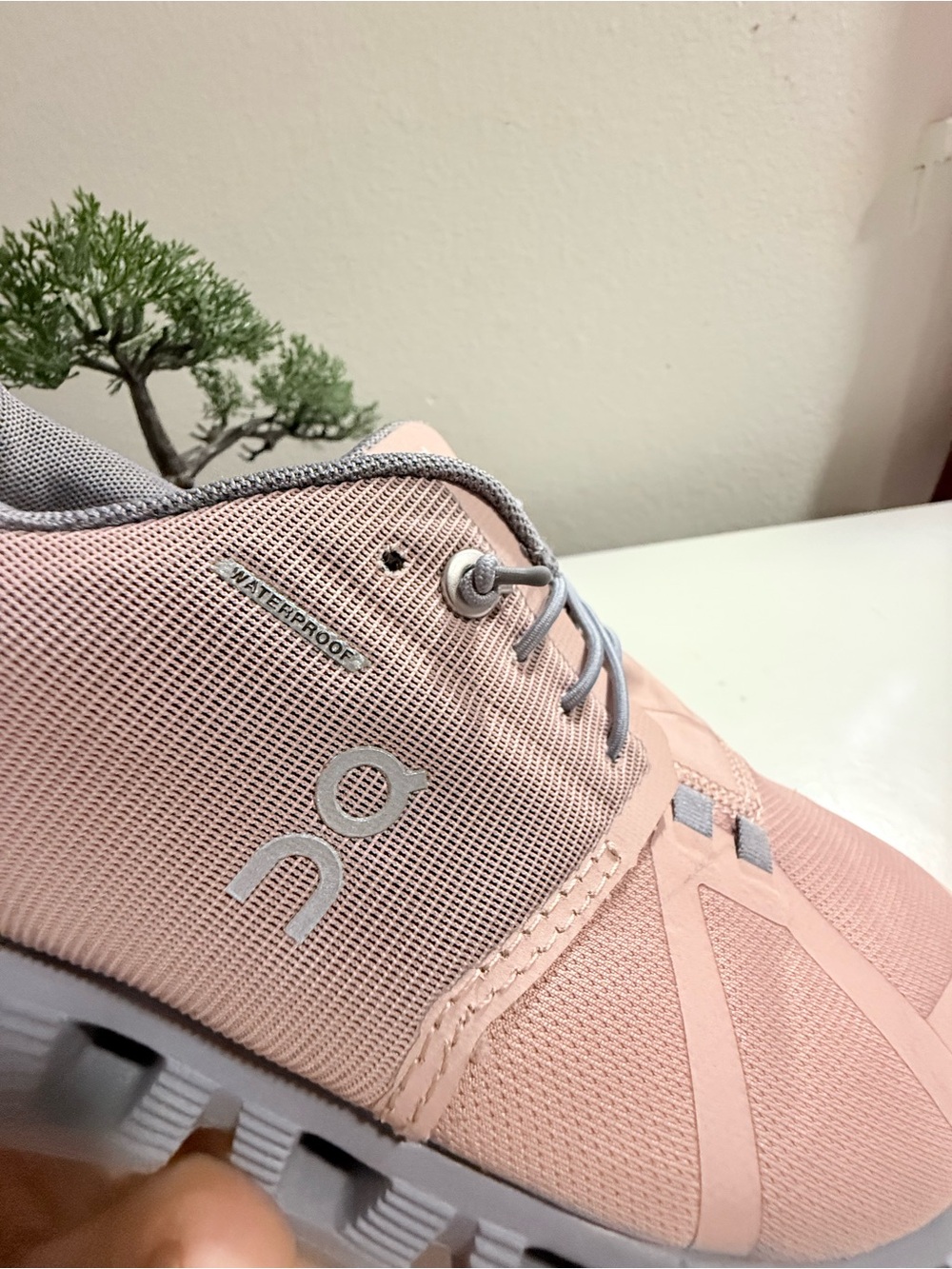 On Running cloud 5 Women size 8.5 waterproof sneakers in Blush Pink and Gray - Picture 10 of 11